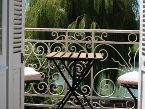 4 Bedroom Riverside Townhouse in Saint Savinien sur Charente, Nouvelle Aquitaine, France